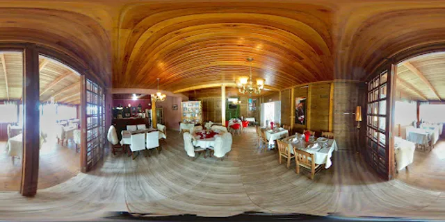 Donatella Restaurante e Cabana da Árvore