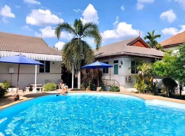 Nuch's Apple Guest House