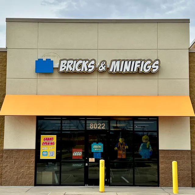 Bricks & Minifigs Shakopee