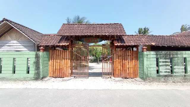 Harry's Ocean House Watukarung