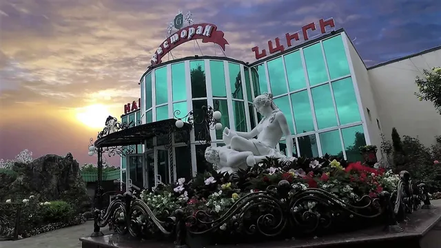 Elite Club '' Nairi ''