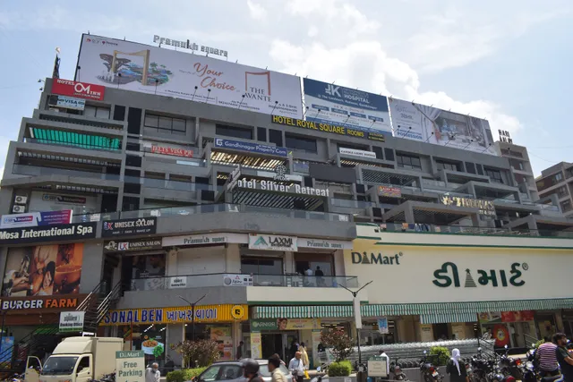 Hotel Royal Square || Best Family Hotel In Gandhinagar, Indoor Kitchen Service In Gandhinagar, Luxury Hotel In Gandhinagar