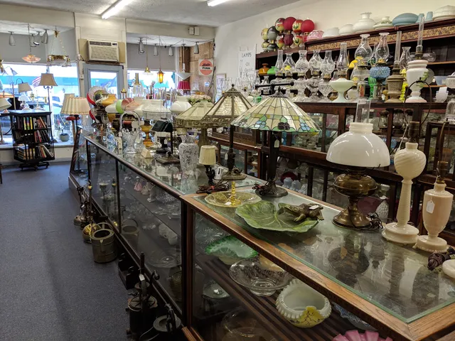 Wooden Shoe Antiques & Lighting