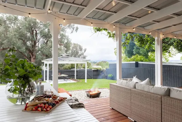 Oliver’s Cottage Yarra Valley | Luxury Stay for Groups | Near Wedding & Winery Venues