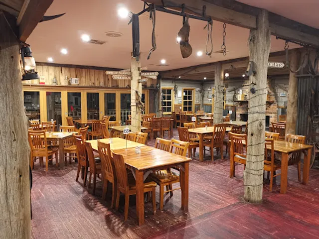Toolshed Bar, Bistro & Cabins