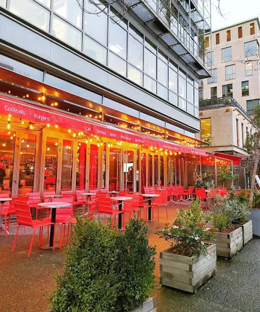 Dupont Café Bibliothèque