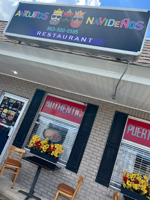 Antojitos Navideños Restaurant