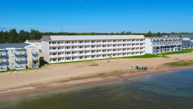 Mackinaw Beach & Bay Inn & Suites