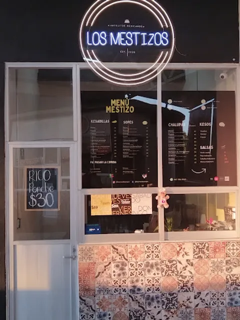 Los Mestizos