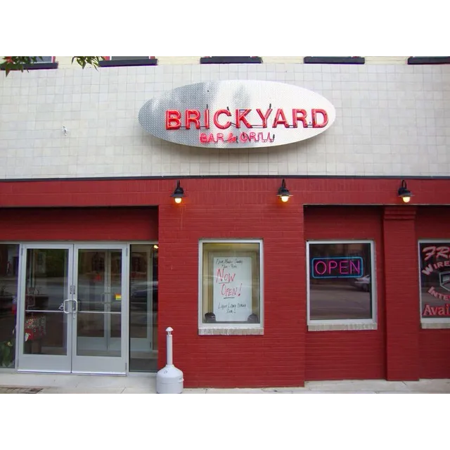 Holly’s Pub & Grub