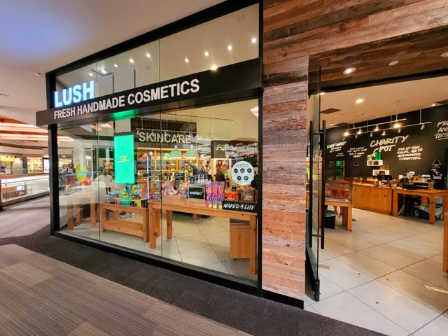 Lush Cosmetics Brea Mall