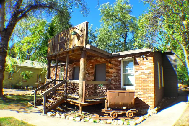 MINER'S CAMP, FORESTHILL