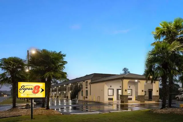 Super 8 by Wyndham Perry National Fairground Area I-75