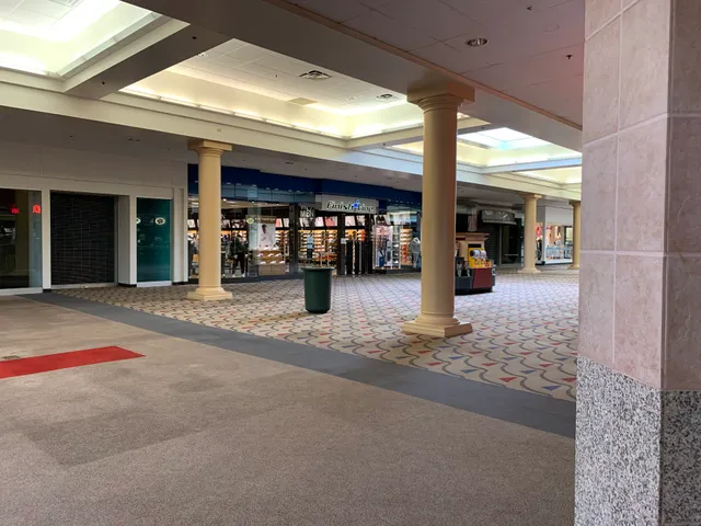 Findlay Village Mall