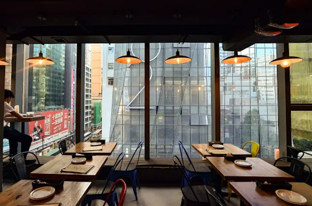 EAT ME Bar & Restaurant