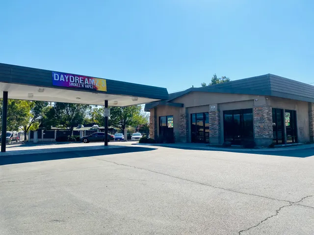 DayDreamz 3 Smokez N Vapez