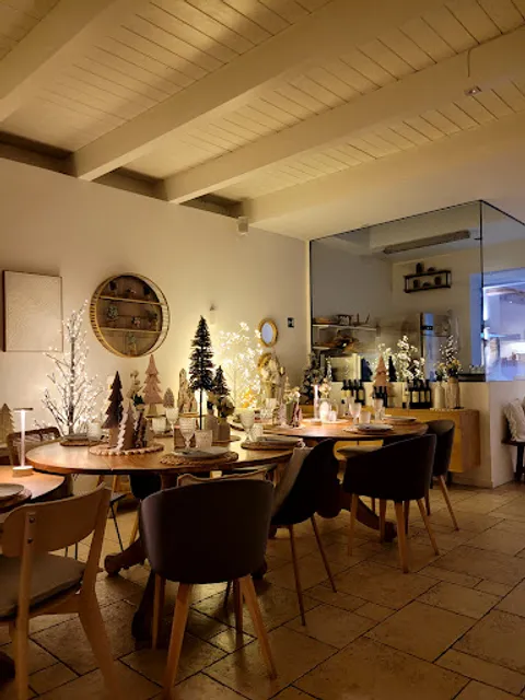 EDEN Restaurant Lounge Bar