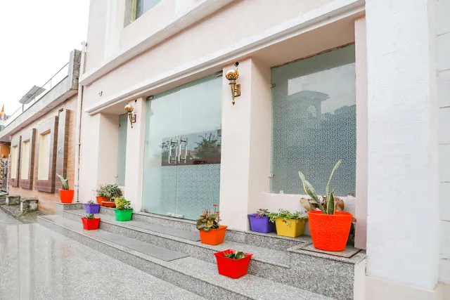 Hotel Montreal by madhuban inn