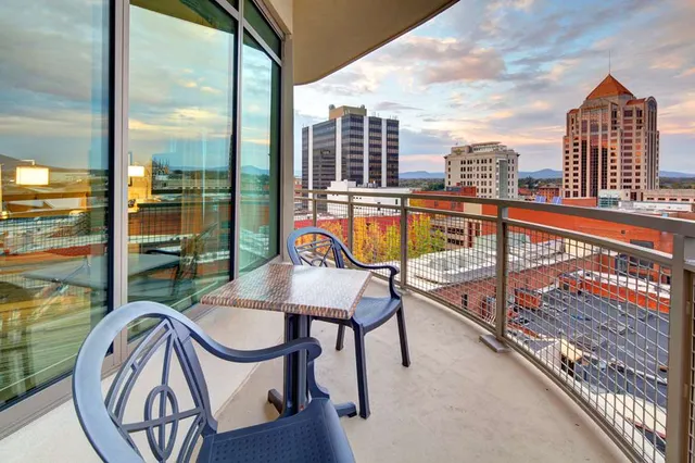 Hampton Inn & Suites Roanoke-Downtown