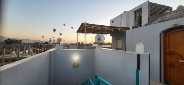 MOUNTAIN KINGDOM HOUSE