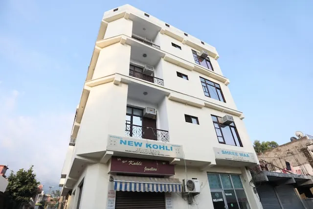 OYO 49556 Hotel Shree Maa Palace