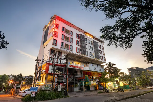 C J Grande by Jesway Hotels and Resorts(Best Hotels in Kochi)