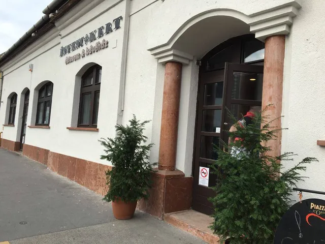 Ínyenc kert étterem & kávéház