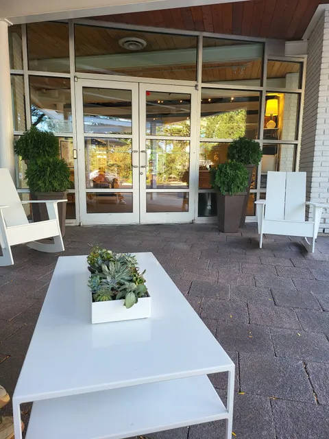 Room & Board Store & Outlet