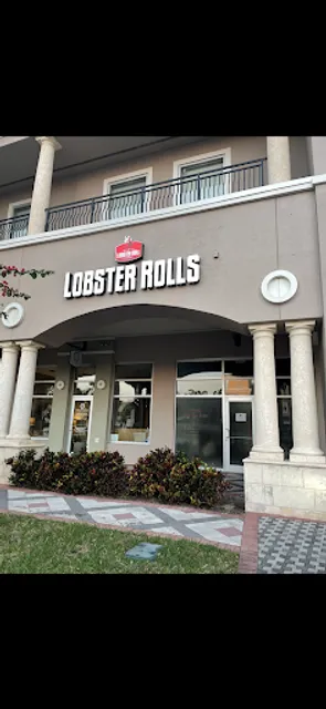Mystic Lobster Roll Co - Naples, Vanderbilt Shoppes
