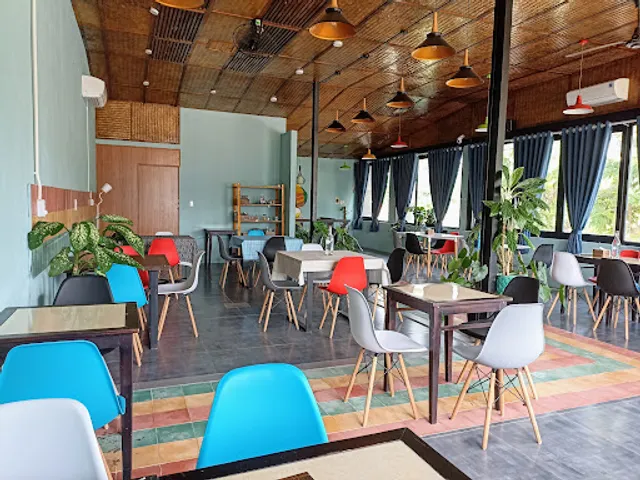 Thom's Sourdough Bakery & Coffee - Tan Thanh beach