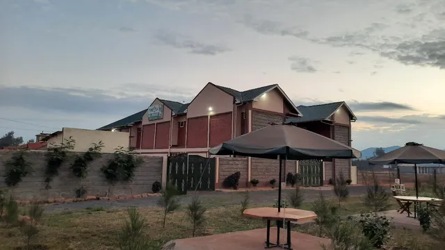 THE 4 J'S Bed and Breakfast Emali