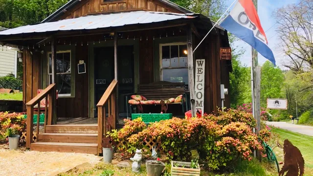 DEE-lightful little shop