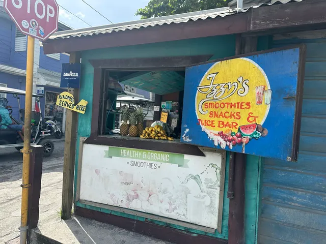 Izzy's Smoothies, Snacks & Juice Bar