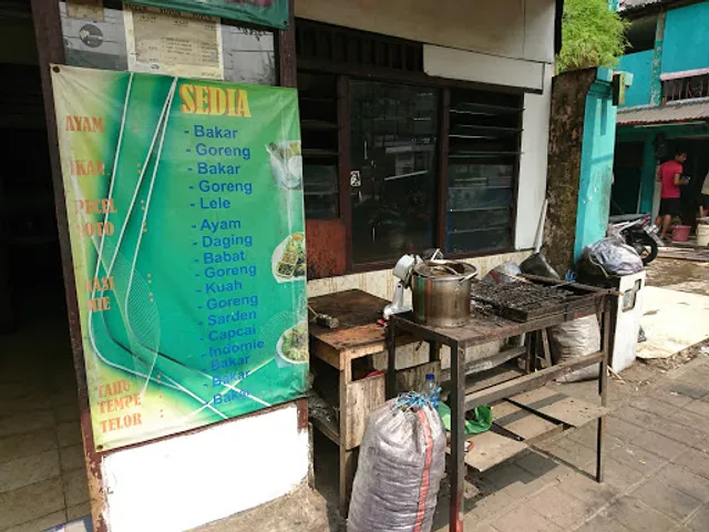 Ayam & Bebek Bakar Karimoro