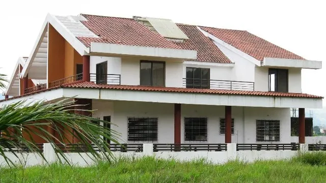 Hills,Trains&Mist Lonavala : Waterfall View Villa with Pool