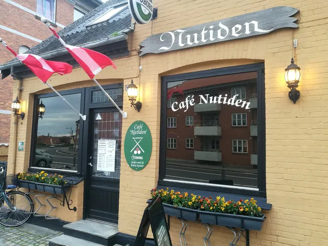 Cafe Nutiden V/ Brian Ipsen