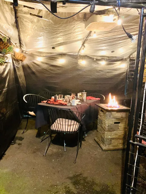 2 Doors Down Wine Bar