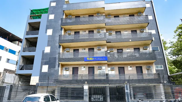 FabHotel Model Town