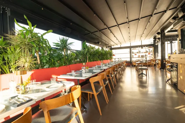 Simone Bar Food Wine