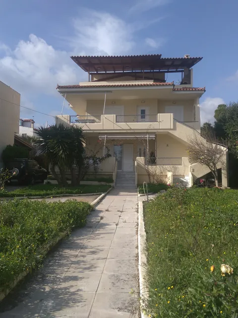 Rose's House (Near Airport)