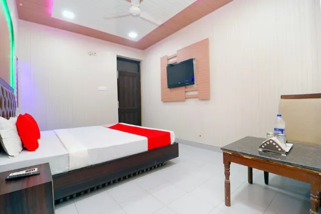 OYO 41743 Hotel Silver