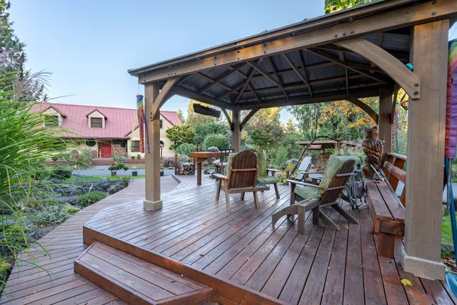 MapleRidge House: A BnB for all Seasons!