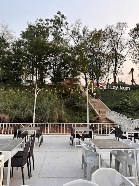 Chill Loy Nam Restaurant & Bar ชิว ลอยน้ำ