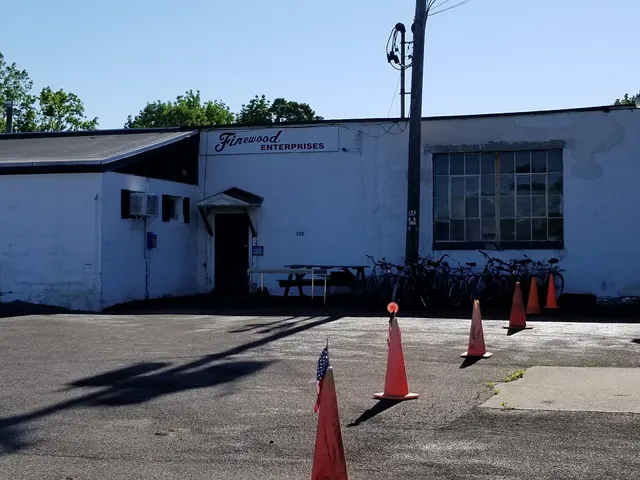 Finewood Enterprises – Furniture, Delivery & Moving Services