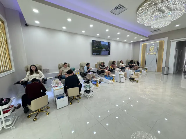 La Vie En Nails Bar & Spa