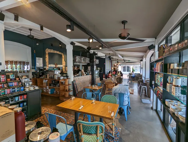 Malongo Café Store, Village