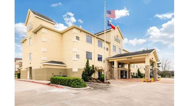 Comfort Inn & Suites IAH Bush Airport - East