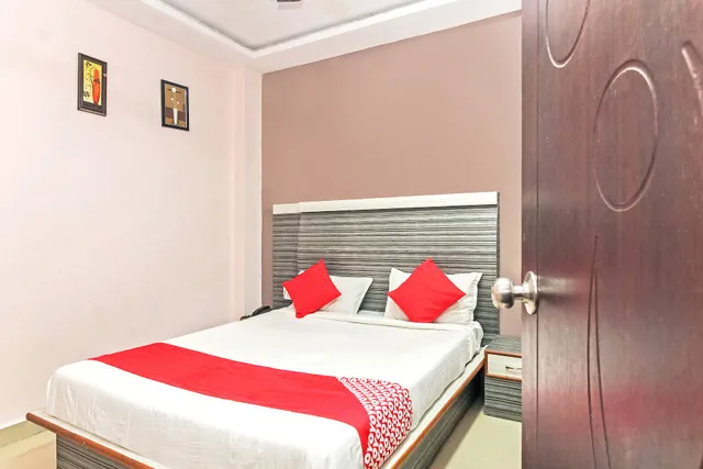 Hotel O M R residency