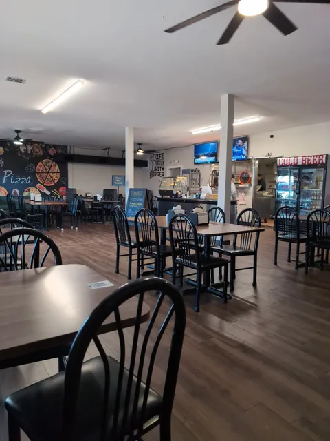 Lucas Pizza & Burgers