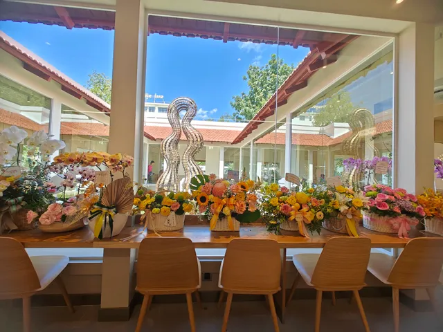 TUBE COFFEE + Khmer-Soviet Frendship Hospital